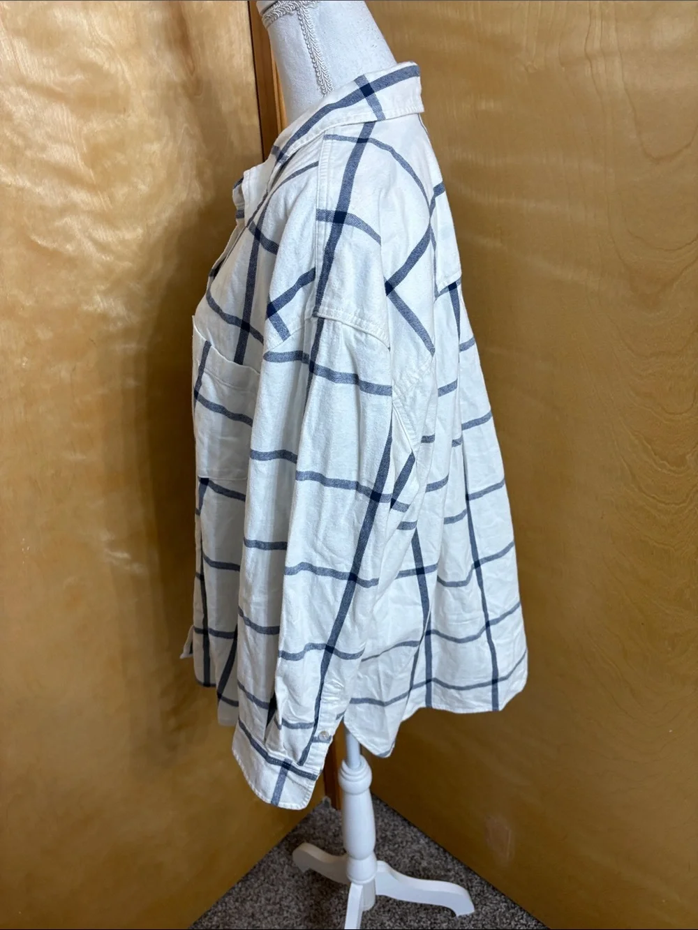 NWT Universal Thread Off White And Navy Blue Oversized Fit Button Down Shirt XXL